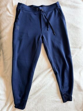On Run On Clouds Sweatpants | Navy Blue | Size Small